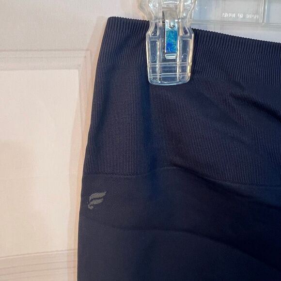 Fabletics mosaic high waisted navy perforated 7/8 leggings size xl - Picture 8 of 9